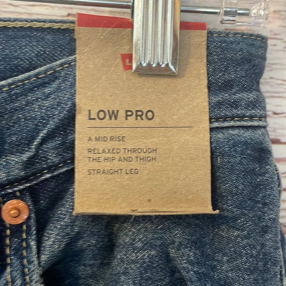 Levis - Picture 4 of 11